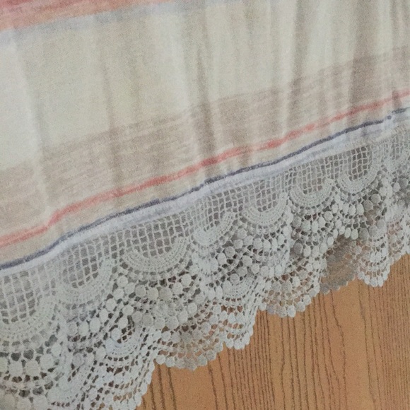 LC Lauren Conrad Lace trimmed too - Picture 5 of 7